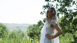 FOTO Laura Cosoi poarta la schi costume create de designerul care i-a facut si rochia de nunta