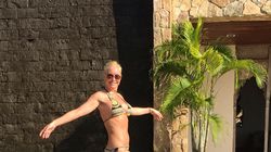 VIDEO Vica Blochina, sport intr-o pereche de pantaloni extrem de scurti! Blondina arata senzational la peste 40 de ani