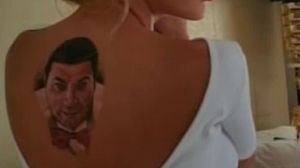 Alina Vidican si-a tatuat chipul sotului pe spate