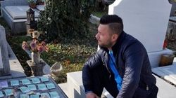 Halterofilul care a acoperit cu bani mormantul unui amic isi vinde masina primita de Craciun