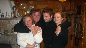 FOTO! Ea este femeia care l-a imblanzit pe Florin Piersic! Se iubeste cu ea de 30 de ani! Ajuns la 80 de ani si dupa o multime de aventuri, marele actor s-a linistit in bratele Anei Torok! Marele actor alaturi de sotia Ana si de baiatul Daniel