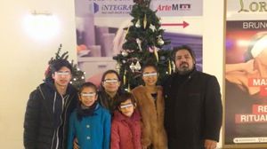 Costel Busuioc, alaturi de sotia sa, Daniela, si cei 4 copii