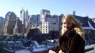 Valentina, pe balconul apartamentului sau din New York