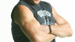 Fiul lui Szobi Cseh, intalnire neasteptata la cimitir cu un om al strazii! Amaratul a primit bani de la Arpad pentru ca i-a recitat tot "Luceafarul" lui Eminescu!