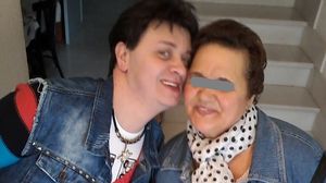 FOTO! Cristi din Banat si-a dus mama la coafor: "Azi i-am facut cadou lui mami o mana de bani!" novalue