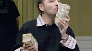 FOTO! Ce bombe sexy au trecut prin patul romanului care a facut zeci de milioane de dolari din poker! Daniel Negreanu s-a iubit cu castigatoare de Miss, cu fotomodele si cu ziariste celebre! novalue