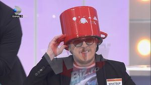 VIDEO EXCLUSIV! What’s UP, cu o oala pe cap la „Roata Norocului”! Intra sa vezi ce pedeapsa traznita a primit artistul! Nu rata o editie incendiara, azi, de la 20.00, la Kanal D novalue