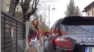 Paparazzii WOWbiz.ro au surprins-o pe Bianca dupa ce a fost la clinica alaturi de mama ei