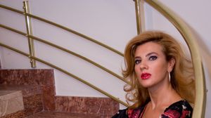 Cum a ajuns un fost politist sa fie suspectat ca are o relatie cu Mihaela Borcea! Femeia care l-a "turnat" era sa faca inchisoare din cauza lui! Acum e furioasa ca a fost parasita Mihaela Borcea sustine ca e o femeie libera