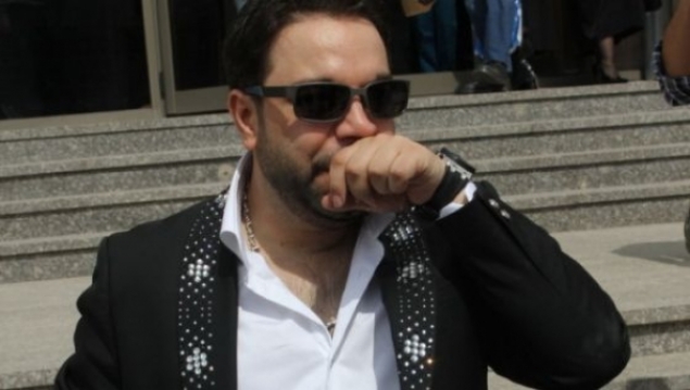 Florin Ramsaran Florin Salam, obligat de prieteni sa petreaca de Florii. Lumea ii ...