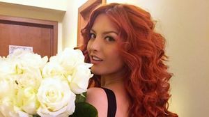 Elena Gheorghe schimba moda dansurilor la nunti! Pe muzica ei, cuplurile isi fac valsul de deschidere! novalue