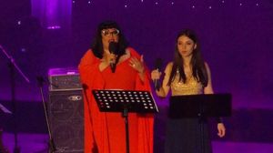 FOTO | Ozana Barabancea, cu toata familia pe scena! A cantat chiar si cu fostul sot de care e despartita de 12 ani Ozana si ficca sa, Gloria