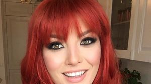 De ce s-a tuns Elena Gheorghe! Cantareata a surprins cu noul look…fierbinte! Elena, inainte de a se tunde