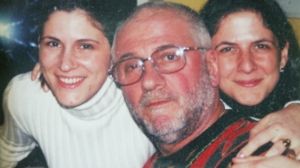 Victor Surdu si cele doua fete ale sale, Victorita si Monica