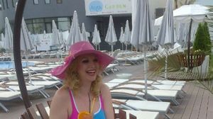 Oana, la piscina, in 2013