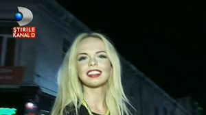 VIDEO Barbie de Romania a dat "examenul maturitatii"! Uite cum s-a descurcat si ce a facut imediat dupa ce a scapat din sala de examen!