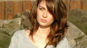 Cum arata acum mormantul Aurei Ion! Surorile i-au umplut locul de veci cu flori Aura Ion a murit in accidentul aviatic din ianuarie 2014