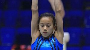 FOTO Gimnasta Asiana Peng, poze artistice la cetatea din Deva! novalue