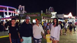 Surpriza uriasa de care a avut parte Reghe zilele trecute! Fiul sau a venit special din Germania Reghe si intreaga lui familie