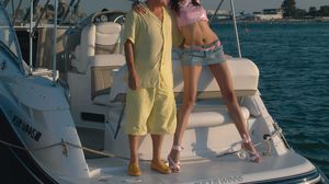 FOTO Ce sedinte foto indraznete facea Irinel Columbeanu pe vremuri! Uite-l pe afacerist cum ii baga mana pe sub tricou Monicai Gabor intr-un pictorial pentru o revista despre iahturi novalue