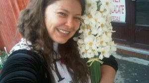 Rita Muresan face terapie cu imbratisari de copaci, pe langa cea cu ingeri