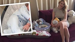 EXCLUSIV! Valentina Pelinel a ajuns cu bebelusul la spital! Vedeta l-a dus la controlul de doua luni, obligatoriu pentru a observa care este starea de sanatate actuala a baietelului ei novalue