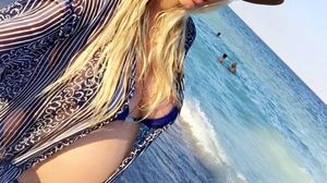 Foto | Andreea Banica isi pune sarcina in pericol? Cantareata gravida in ultimul trimestru sustine si cate 3 concerte pe zi! Fanii au luat-o la rost! Vezi ce replica le-a dat artista novalue