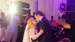 Video | What’s Up si Simina, sarut pasional in timpul dansului! Vezi cum au reusit mirii sa-si surprinda invitatii