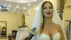 VIDEO O cantareata de la noi se pregateste de nunta! A probat prima rochie de mireasa: "Am emotii dubioase acum!"