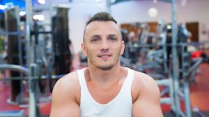A facut exercitii pentru fesieri dupa care si-a postat fundul pe Facebook, intr-o pereche de chiloti... galbeni! Poza care i-a lasat fara replica pe fani novalue
