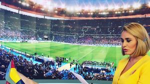 Andreea Esca, la pupitrul stirilor, ca la ea acasa