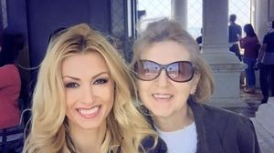 EXCLUSIV! Fetita Andreei Balan s-a grabit sa vina pe lume! Contractiile au fost atat de puternice incat artista a fugit la maternitate si a nascut cu o zi mai devreme! Mama cantaretei a ratat venirea pe lume a nepotelei sale!