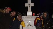 Mormantul a fost luminat de candele