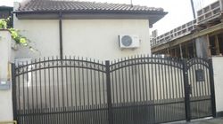 Simona Halep a crescut intr-unul dintre cele mai periculoase cartiere din Constanta! Casa bunicilor e situata intr-o zona plina de violenta, de la rafuieli de clanuri, pana la talharii sau violuri! Cu toate acestea, tot aici isi construieste sportiva si s