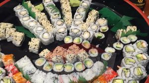Ospat regal la show-ul Deliei! Spectatorii s-au delectat cu sushi si deserturi frantuzesti! Foto exclusiv! novalue