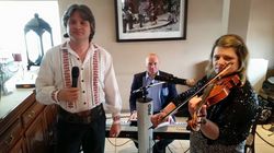 De ce-i arde lui Mihai Onila la doua saptamani de la moartea fiicei sale! Cantaretul va sustine un concert pe internet: „Ceri o melodie din lista si eu ti-o cant cu dedicatie, e ca la lautari!”