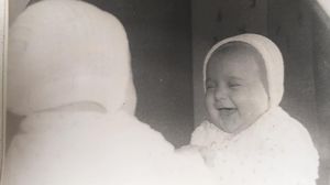 Pe atunci era un bebelus dragut, acum e una dintre cele mai frumoase femei din Romania! Recunosti personajul?