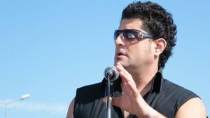 Tavi Colen, in lacrimi! La doar cateva zile de la moartea tatalui, el a urcat pe scena si a plans la una dintre melodiile dedicate parintilor
