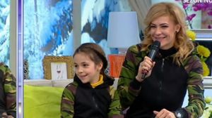 Pe Roxana Ciuhulescu o stie toata lumea, insa cat de inalte sunt mama si fiica ei? Imagini de senzatie cu cele teri generatii de femei