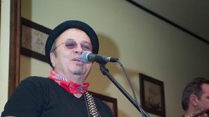 Mircea Baniciu s-a trezit plagiat in strainatate: "Am aflat cu surprindere ca de ceva timp "Andrii Popa" cel vestit a depasit granitele tarii! Mai mult decat atat, a ajuns hit national tocmai in Kazahstan!"