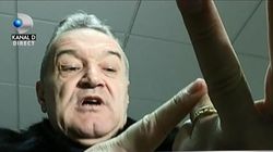 Cum a reactionat Gigi Becali dupa ce a aflat ca Gabi Enache de la nationala isi insala nevasta? "Sa nu se mai faca asa ceva! Eu cand l-am luat pe Enache nu l-am intrebat daca are nevasta, copil sau amanta"