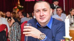 Leo de la Strehaia si-a luat...asistenta! Imaginile cu care "Printul Tiganilor" va starni gelozie