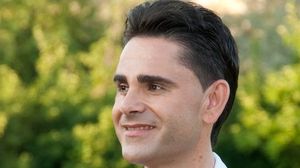 Gestul emotionant facut de prietenul regretatului Aurelian Preda la mormantul artistului! Cantaretul ar fi implinit ieri 47 de ani