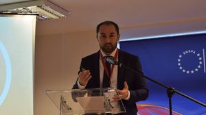 Vasile Rotaru tine, acum, conferinte pe teme politice