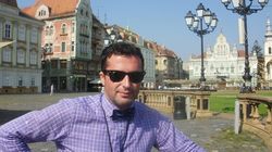 "Catalin Dezbracatu" a fost cercetat pentru delapidare, fiind dat in urmarire generala! Codrut Keghes a implinit ieri 45 de ani, dar a trait deja cat altii in doua vieti! Simpaticul prezentator a avut probleme si cu o fosta iubita stewardesa, care facuse 