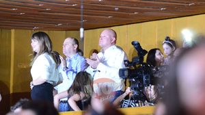 Nasul Paszkany a aplaudat-o minute in sir pe Andra, aseara, la Sala Palatului!  Partenera lui a fost emotionata pana la lacrimi – Foto!