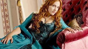 Meryem Uzerli, in rolul roscatei sultane Hurrem