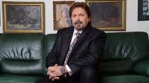 Victorie in instanta pentru Adrian Daminescu! Cunoscutul cantaret s-a ales cu o multime de necazuri dupa ce a vandut o masina