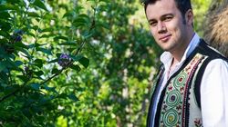 "Jandarmul cu voce de aur" nu este singurul care canta in familia Lacatus: "Iti multumesc, scumpul meu fratior, c-ai reusit sa faci acest lucru!"