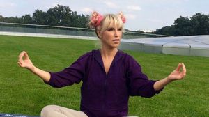 Corina nu se astampara deloc! Cantareata a postat o imagine perversa cu ea la pielea goala